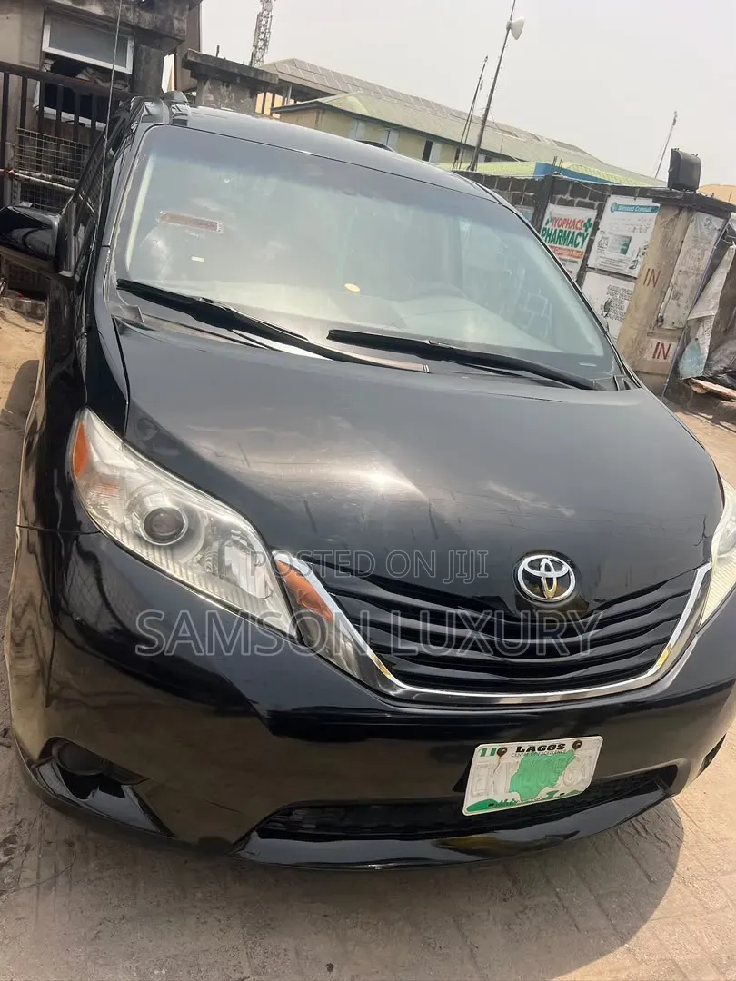 Toyota Sienna 2012 Black