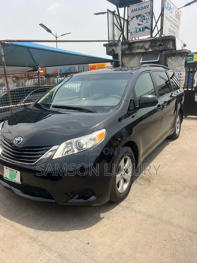 Toyota Sienna 2012 Black