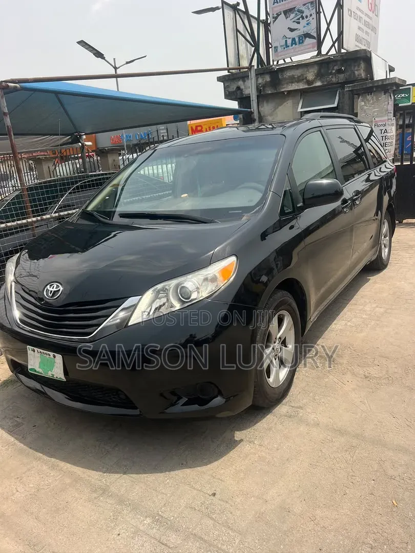 Toyota Sienna 2012 Black