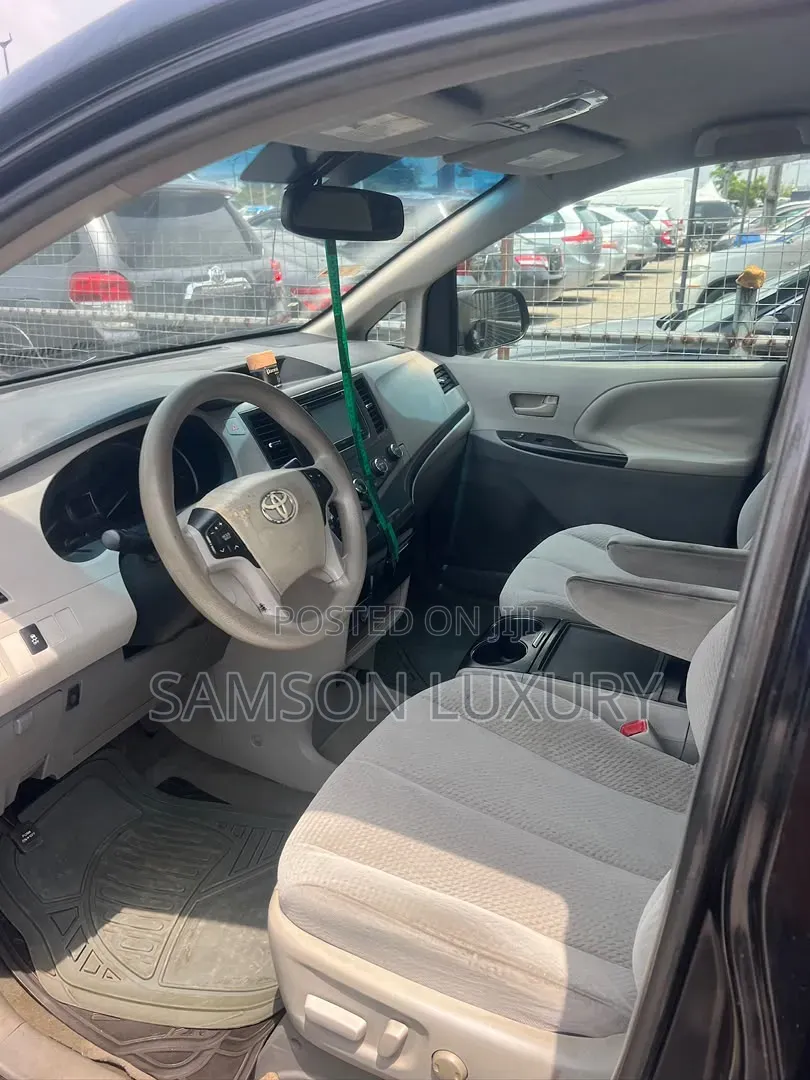 Toyota Sienna 2012 Black