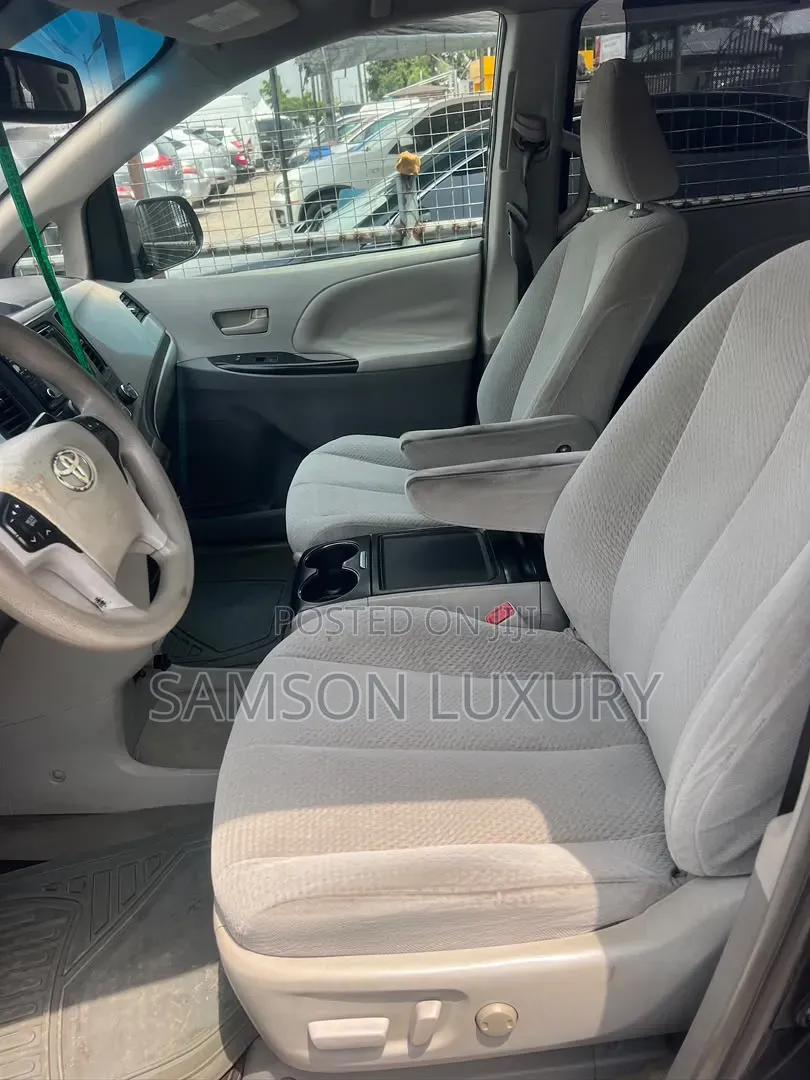 Toyota Sienna 2012 Black