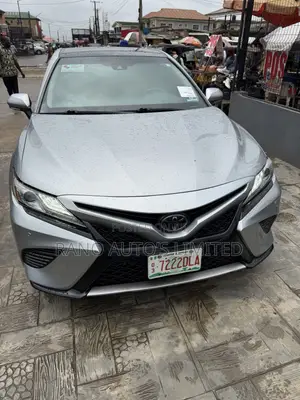 Toyota Camry XSE FWD (2.5L 4cyl 8AM) 2018 Silver
