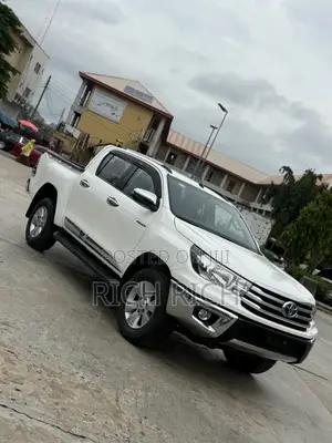 Toyota Hilux Revo Double Cab Petrol 2.7 AWD 2022 White