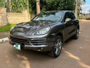 Porsche Cayenne 2015 Brown