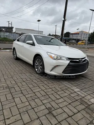 Toyota Camry XLE 4dr Sedan (3.5L 6cyl 6A) 2015 White
