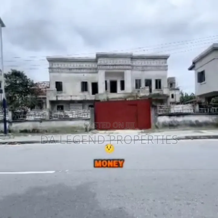4 Bedroom Duplex With Servants Quarters
