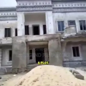 4 Bedroom Duplex With Servants Quarters