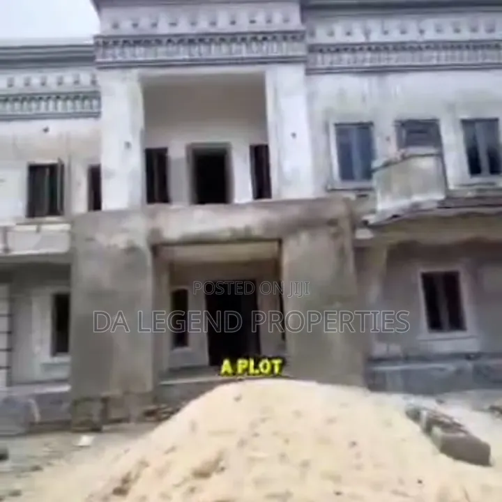 4 Bedroom Duplex With Servants Quarters