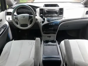 Toyota Sienna 2014 Blue