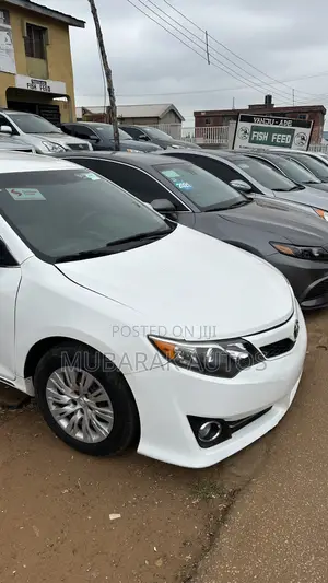 Toyota Camry SE 4dr Sedan (2.5L 4cyl 6A) 2013 White