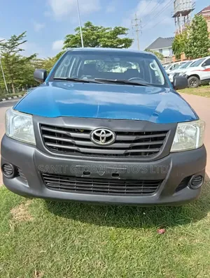 Toyota Hilux 2014 Blue