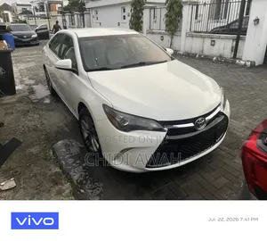 Toyota Camry SE 4dr Sedan (2.5L 4cyl 6A) 2015 White