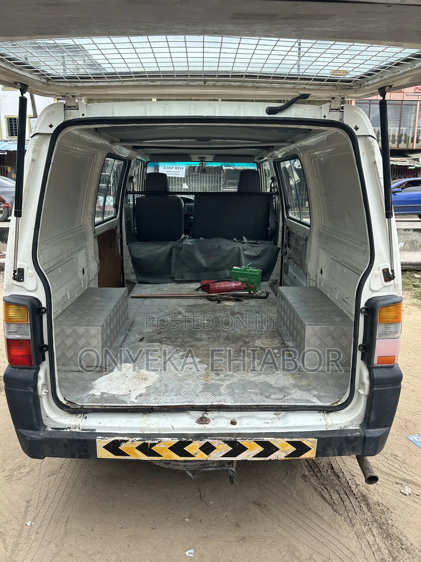 Mitsubishi L300 2007 White