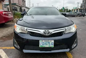 Toyota Camry XLE 4dr Sedan (2.5L 4cyl 6A) 2012 Blue