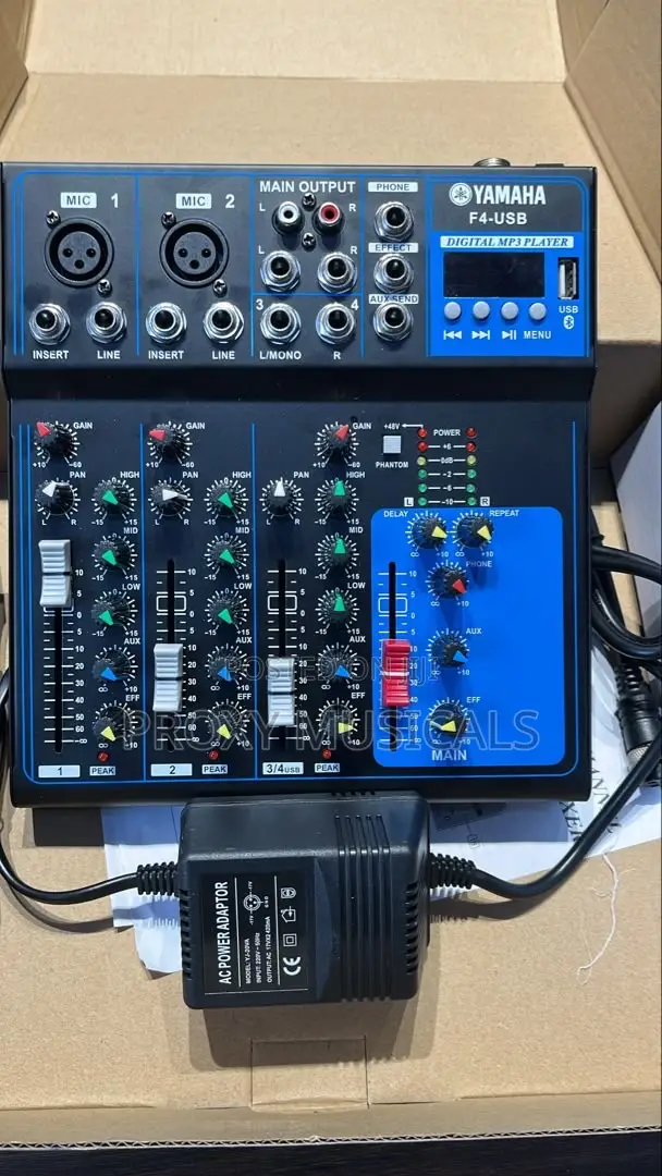 Yamaha 4 Channels Mixer