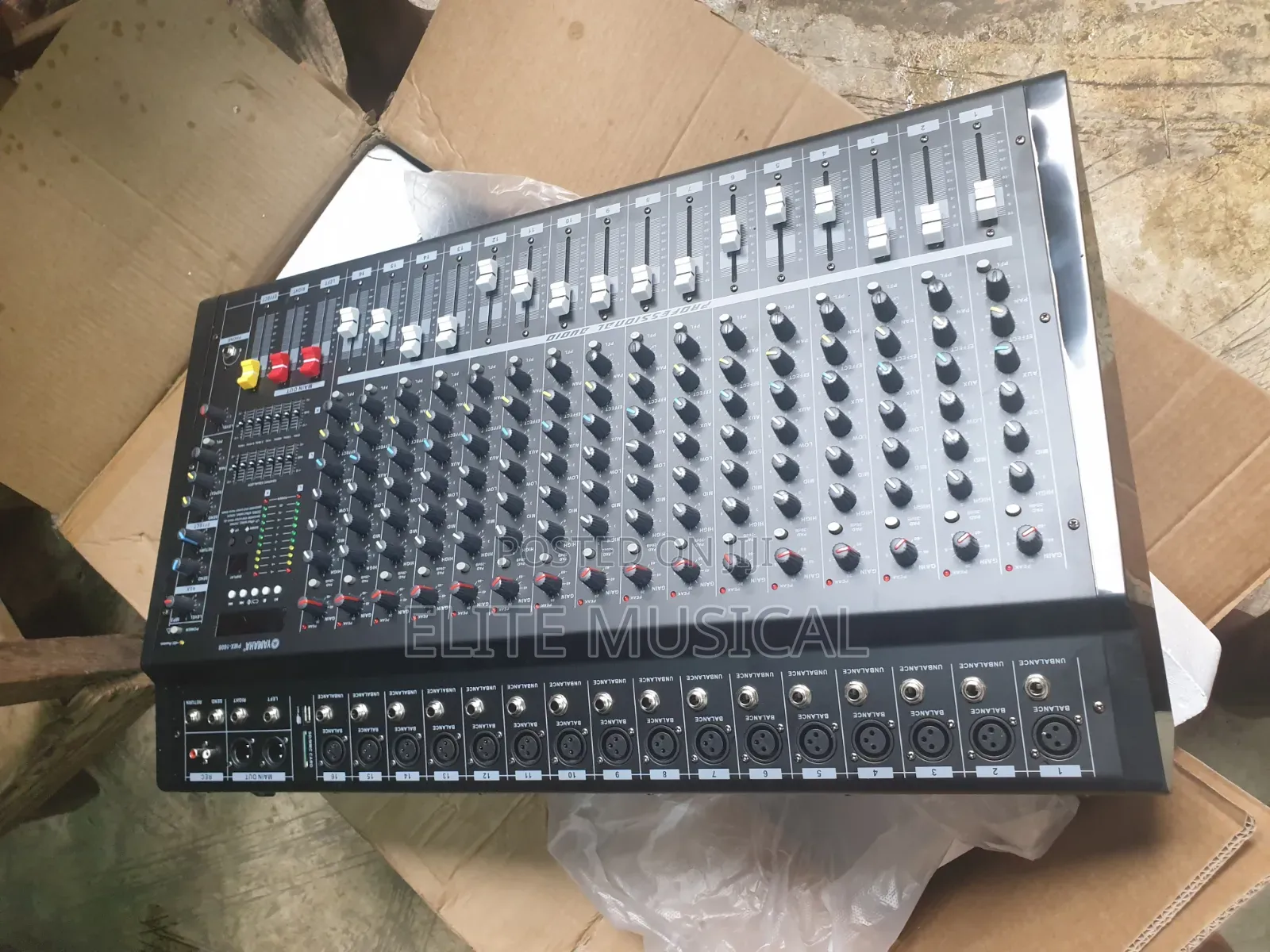 Professional PMX 1608 Mixer