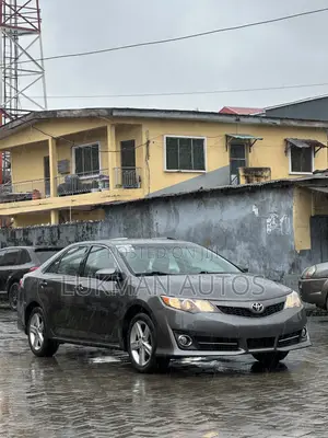 Toyota Camry SE 4dr Sedan (2.5L 4cyl 6A) 2014 Gray