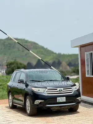 Toyota Highlander SE 2012 Black