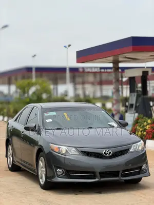 Toyota Camry SE 4dr Sedan (2.5L 4cyl 6A) 2013 Gray