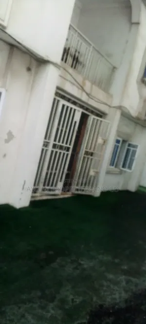 3bdrm Block of Flats in Ikosi Ketu Lagos for rent