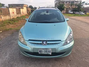 Peugeot 307 2010 Green
