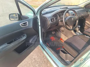 Peugeot 307 2010 Green