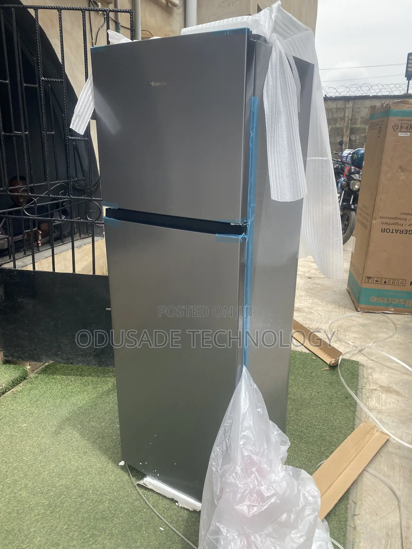 HISENSE REF306DR Family Size Refrigerator