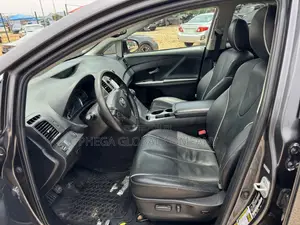 Toyota Venza XLE 4dr Wagon AWD (2.7L 4cyl 6A) 2014 Gray