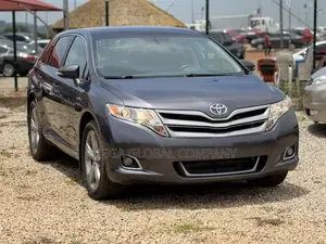 Toyota Venza XLE 4dr Wagon AWD (2.7L 4cyl 6A) 2014 Gray