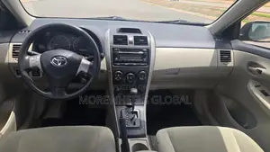 Toyota Corolla LE 4dr Sedan (1.8L 4cyl 4A) 2012 Gold