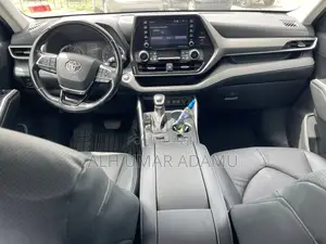 Toyota Highlander 2022 Blue