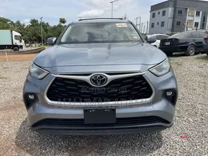 Toyota Highlander 2022 Blue