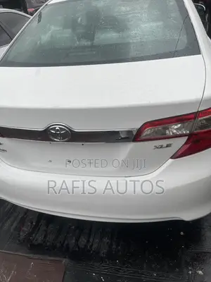 Toyota Camry XLE 4dr Sedan (2.5L 4cyl 6A) 2014 White