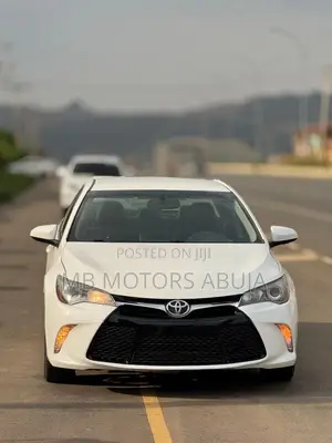Toyota Camry SE 4dr Sedan (2.5L 4cyl 6A) 2016 White