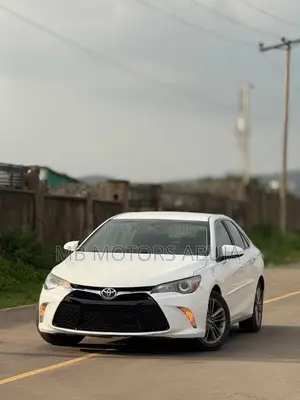 Toyota Camry SE 4dr Sedan (2.5L 4cyl 6A) 2016 White