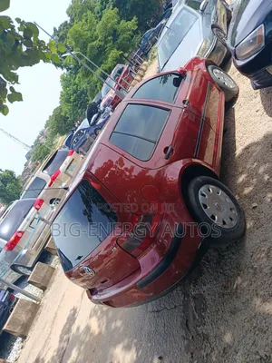 Volkswagen Golf 2005 Red