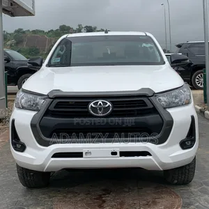 Toyota Hilux 2024 White