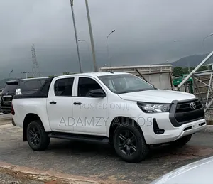 Toyota Hilux 2024 White