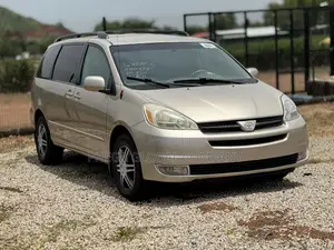 Toyota Sienna LE AWD 2005 Gold