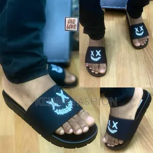 Quality Designer Men's Palm Sleepers Available in Different Sizes