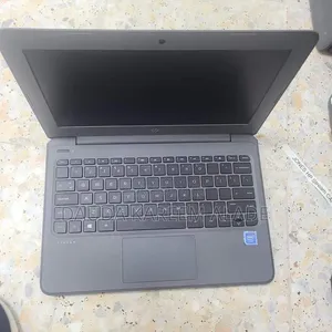 Laptop HP Stream Laptop 4GB Intel Pentium SSD 60GB