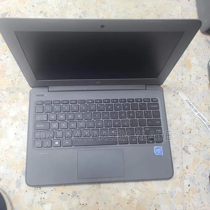 Laptop HP Stream Laptop 4GB Intel Pentium SSD 60GB