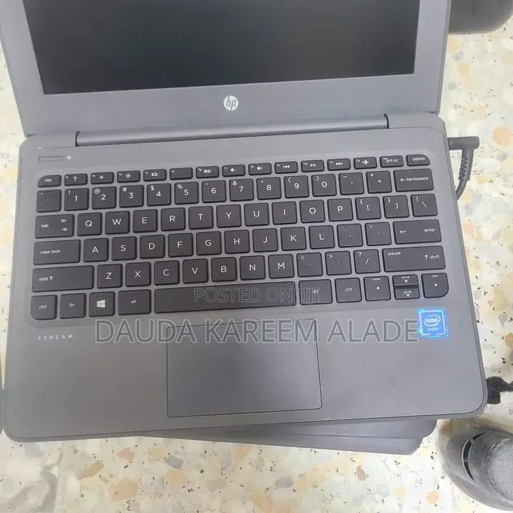 Laptop HP Stream Laptop 4GB Intel Pentium SSD 60GB