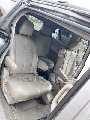 Toyota Sienna 2011 Silver