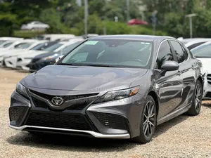 Toyota Camry SE 2022 Silver