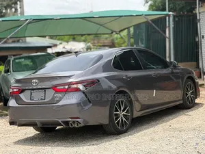 Toyota Camry SE 2022 Silver