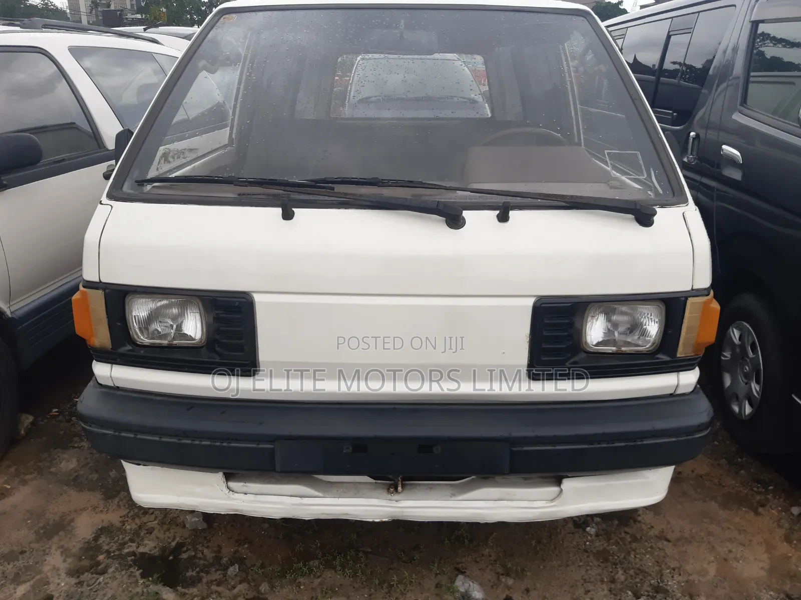 Toyota HiAce 2000 White