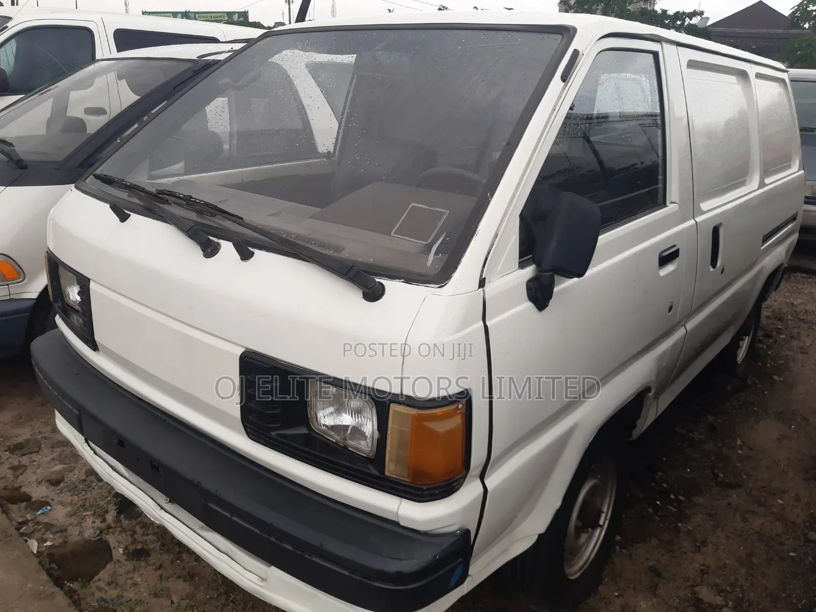 Toyota HiAce 2000 White
