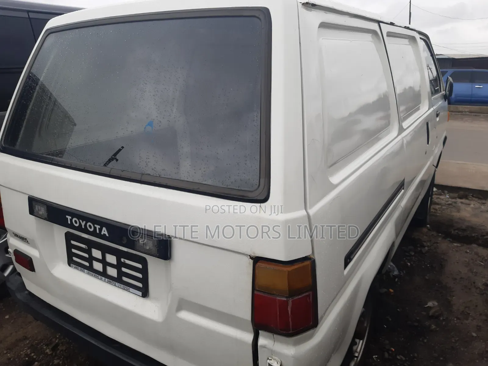 Toyota HiAce 2000 White