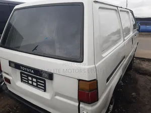 Toyota HiAce 2000 White